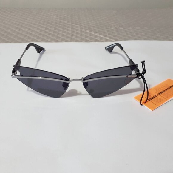 NWT Christian Cowan x Le Specs black cat eye lens sunglasses with shiny chrome - Picture 6 of 10